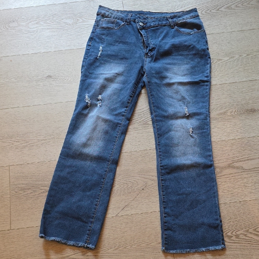 Stylish Distressed Straight Leg Jeans